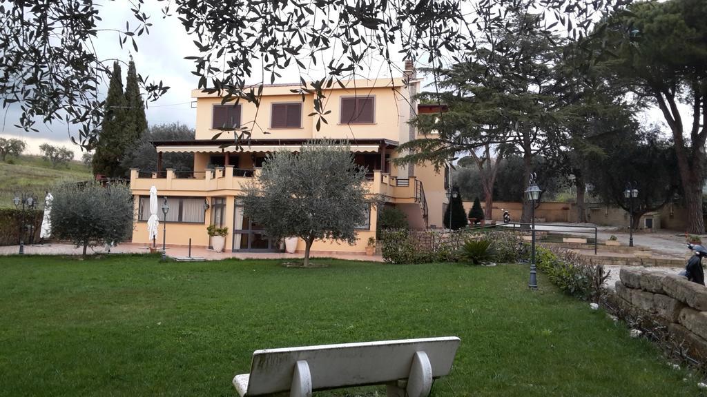 Bed And Breakfast La Corte Degli Ulivi Civitavecchia Exteriör bild