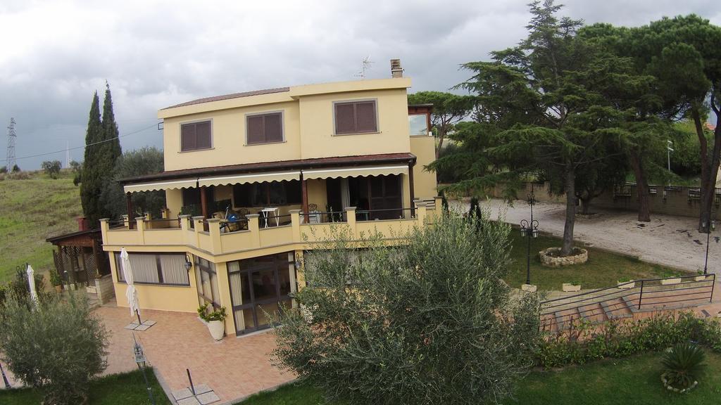 Bed And Breakfast La Corte Degli Ulivi Civitavecchia Exteriör bild
