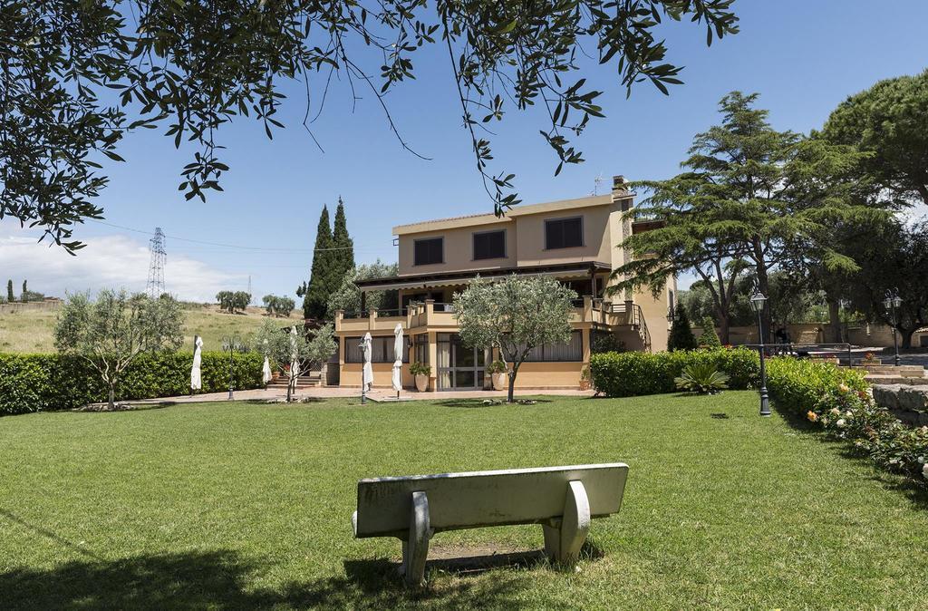 Bed And Breakfast La Corte Degli Ulivi Civitavecchia Exteriör bild