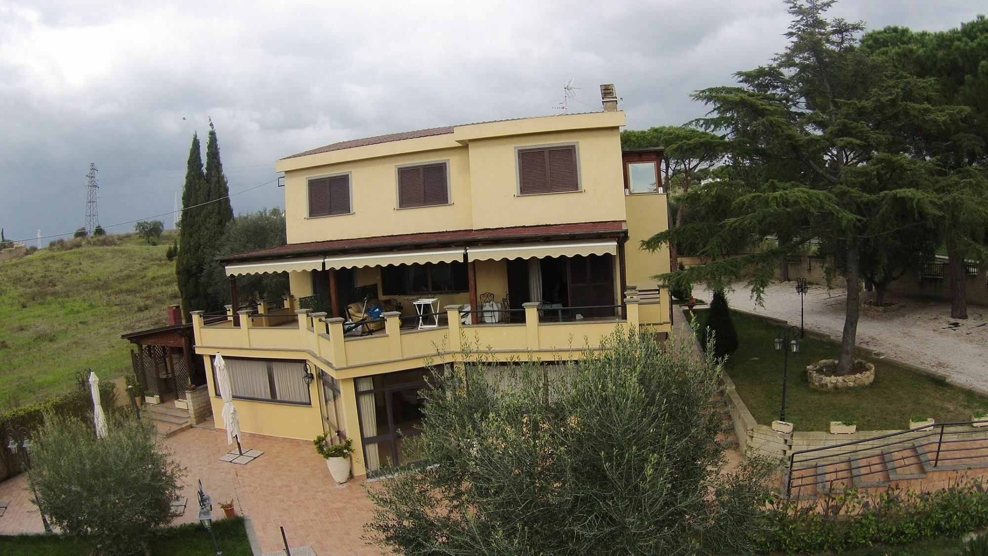 Bed And Breakfast La Corte Degli Ulivi Civitavecchia Exteriör bild