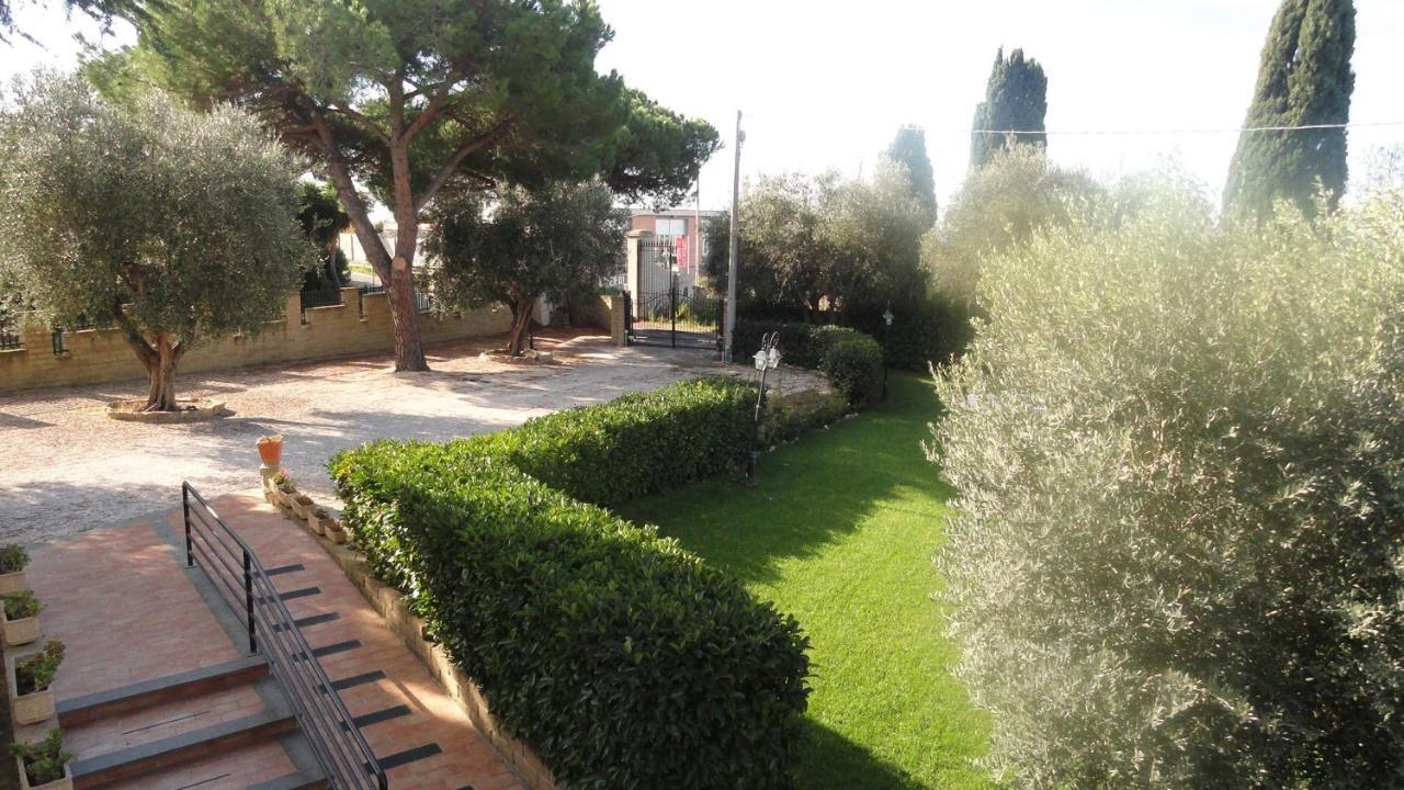 Bed And Breakfast La Corte Degli Ulivi Civitavecchia Exteriör bild