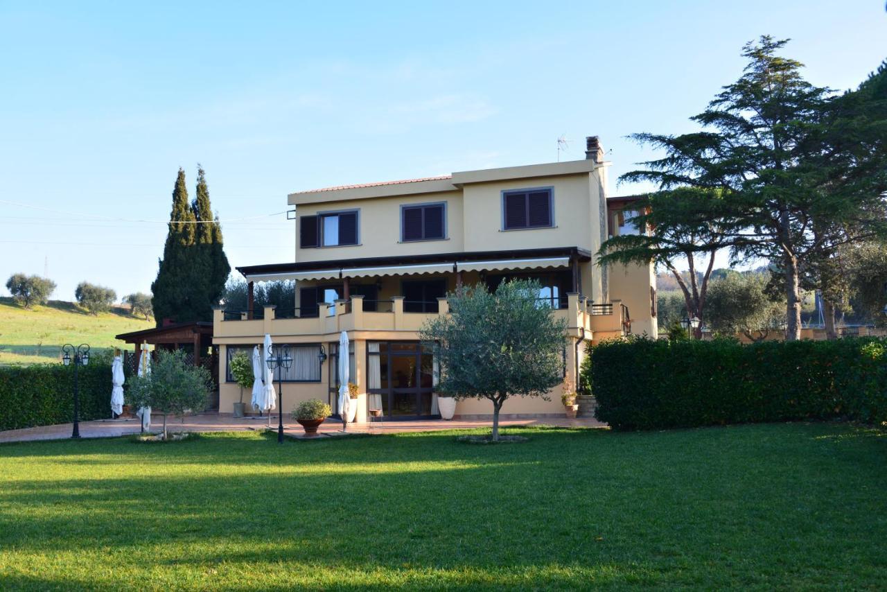 Bed And Breakfast La Corte Degli Ulivi Civitavecchia Exteriör bild