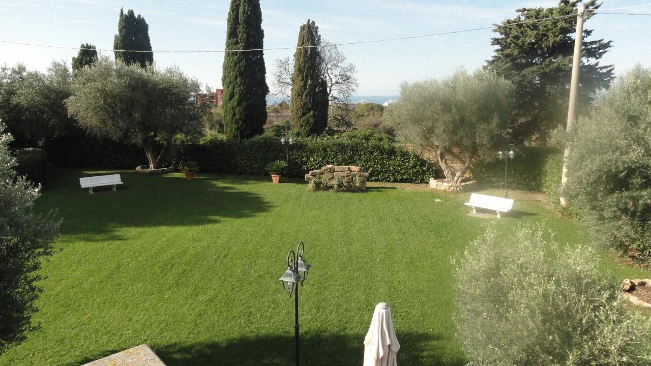 Bed And Breakfast La Corte Degli Ulivi Civitavecchia Exteriör bild