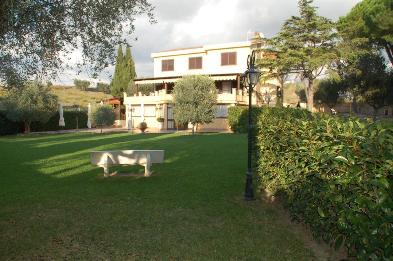 Bed And Breakfast La Corte Degli Ulivi Civitavecchia Exteriör bild